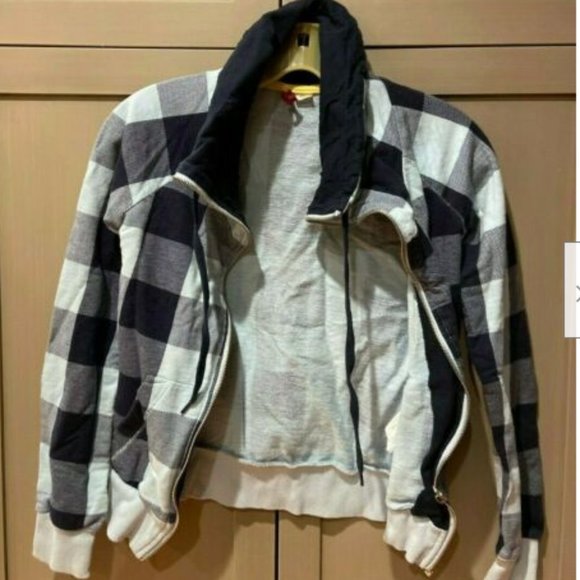 Divided  H & M blue plaid sweatshirt jacket size2 - Picture 3 of 6